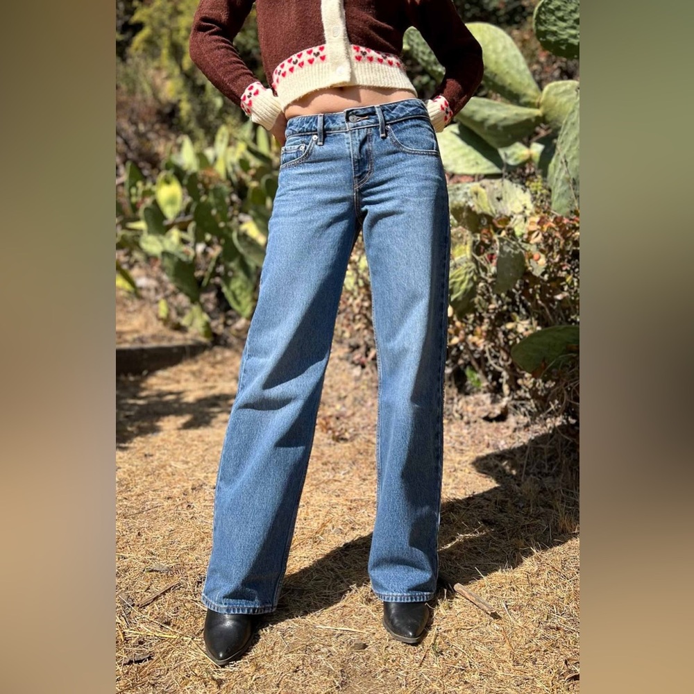 Levi’s Low Loose Jeans - Picture 7 of 9